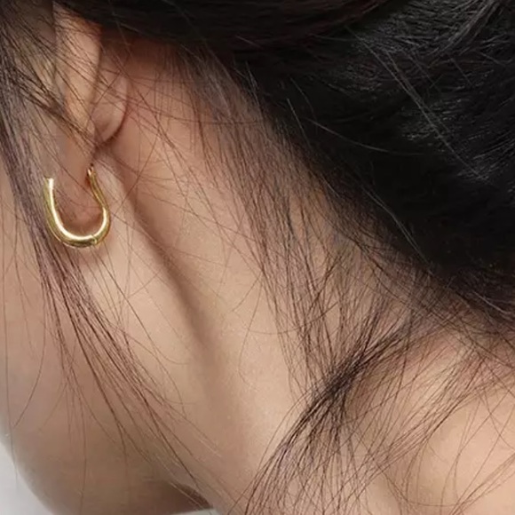 ⚡️Insta gold plated U-Shape earrings - Picture 2 of 6
